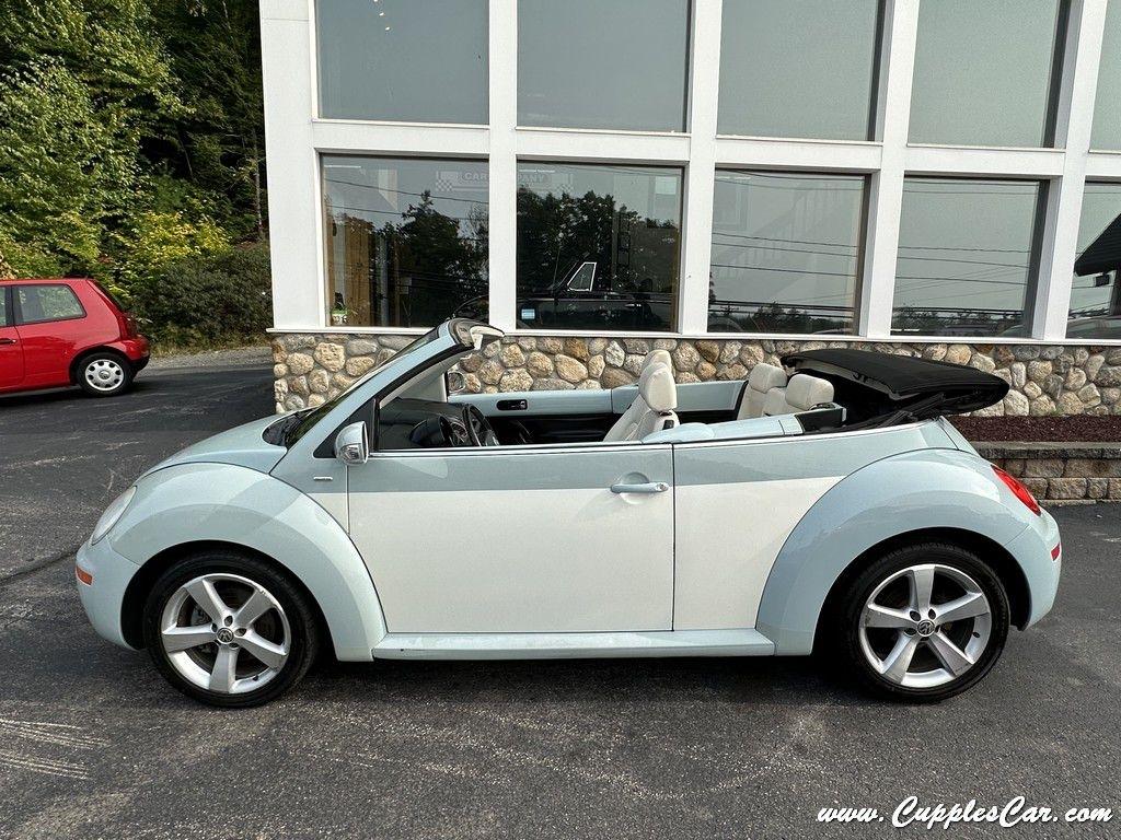 Volkswagen New Beetle  2010