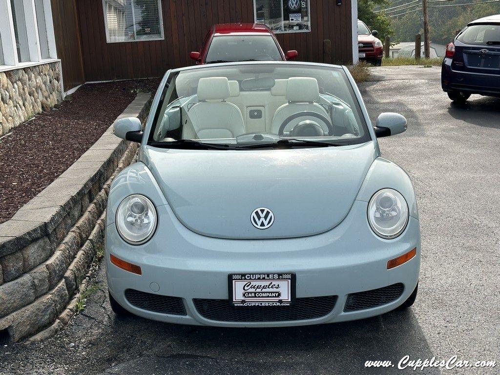 Volkswagen New Beetle  2010