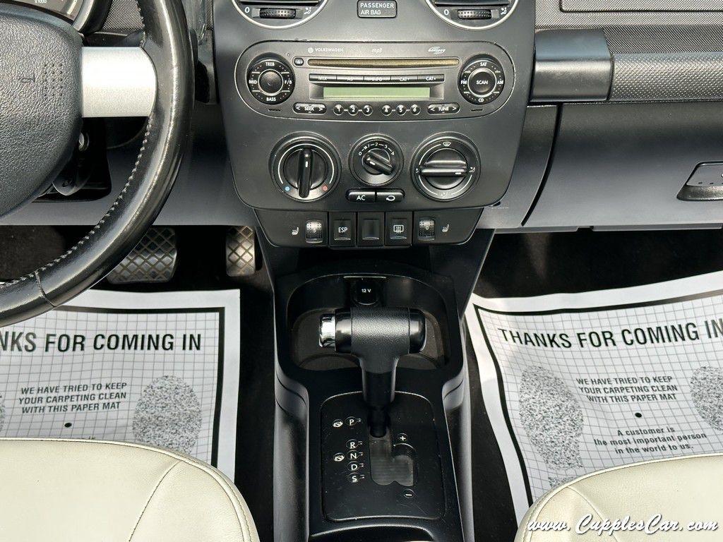 Volkswagen New Beetle  2010