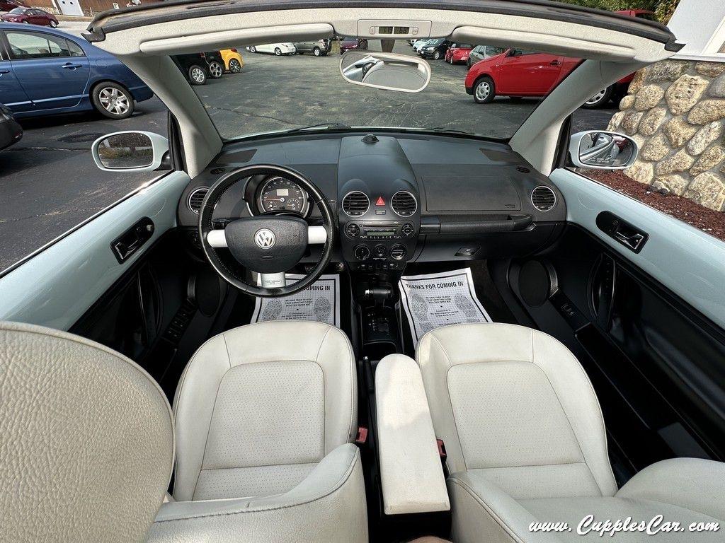 Volkswagen New Beetle  2010