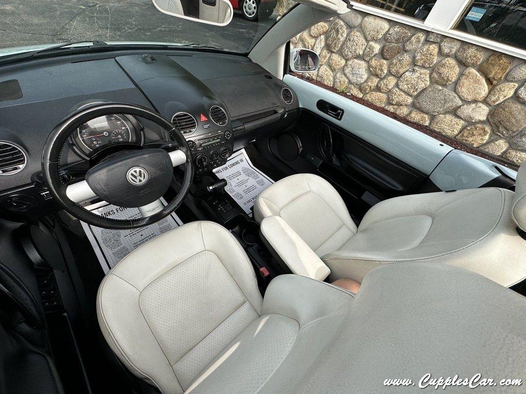 Volkswagen New Beetle  2010