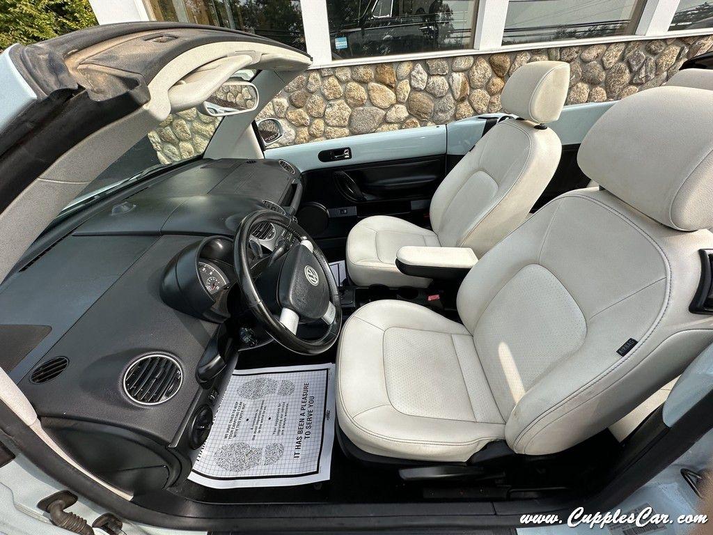 Volkswagen New Beetle  2010