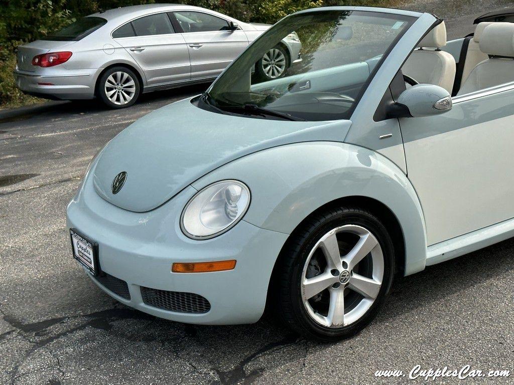 Volkswagen New Beetle  2010