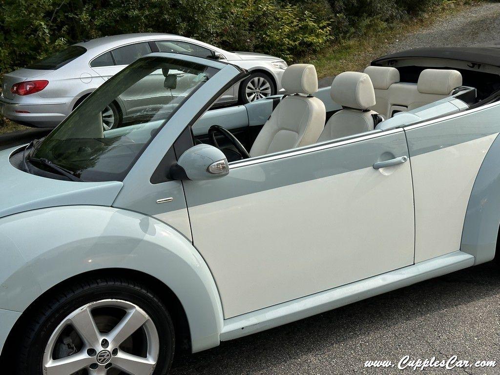 Volkswagen New Beetle  2010