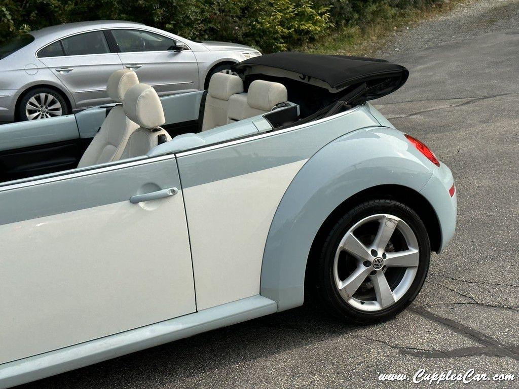 Volkswagen New Beetle  2010