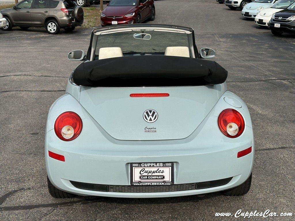 Volkswagen New Beetle  2010