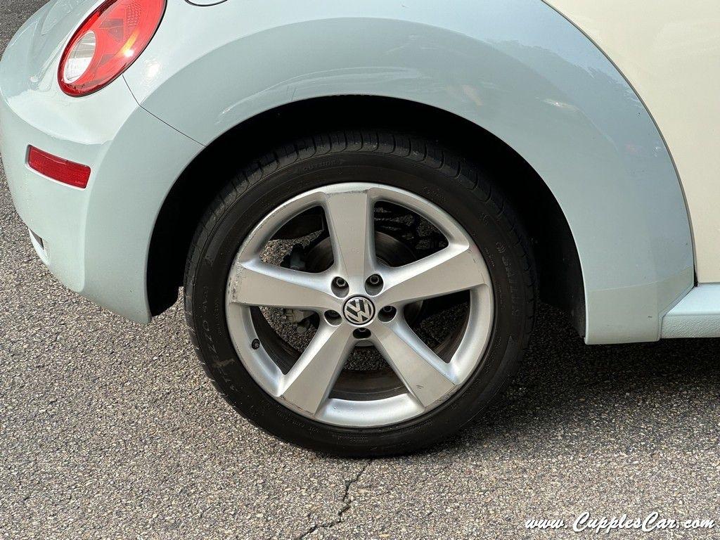 Volkswagen New Beetle  2010