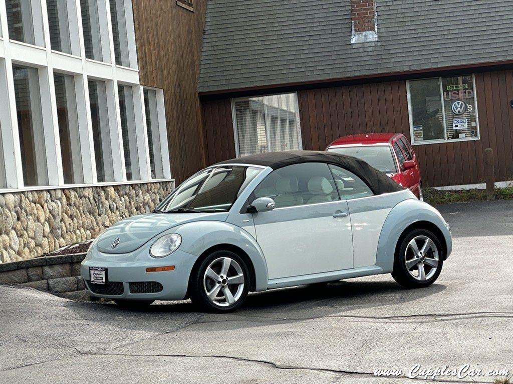 Volkswagen New Beetle  2010