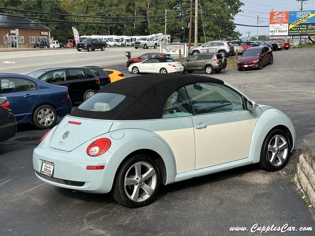 Volkswagen New Beetle  2010