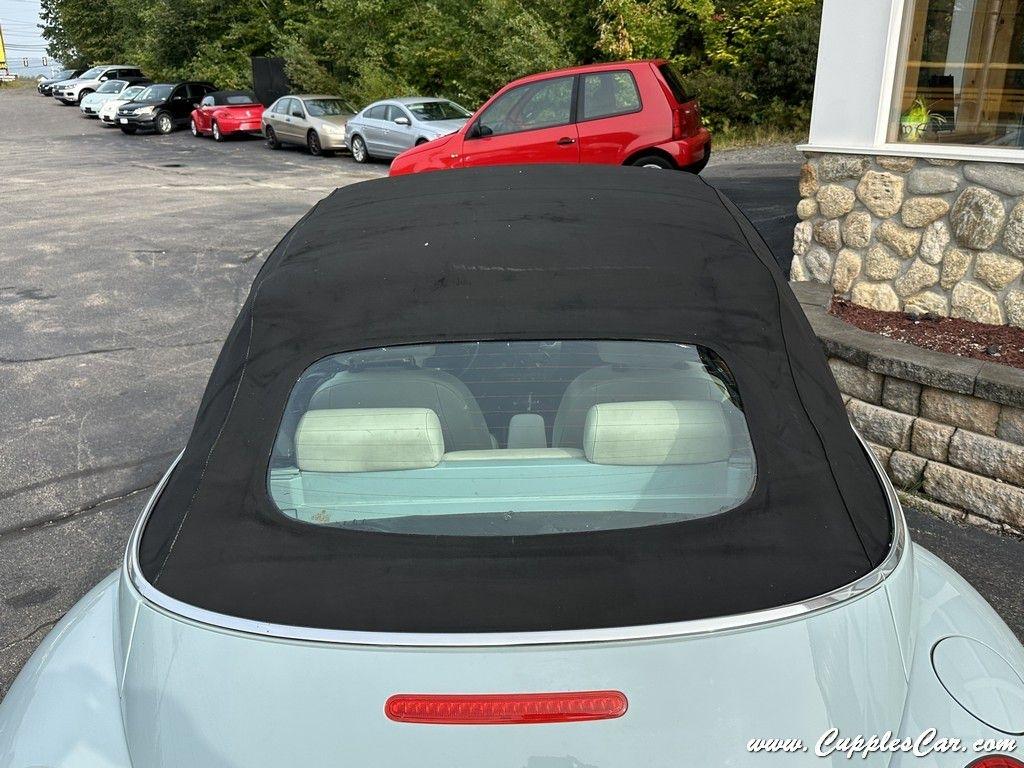 Volkswagen New Beetle  2010