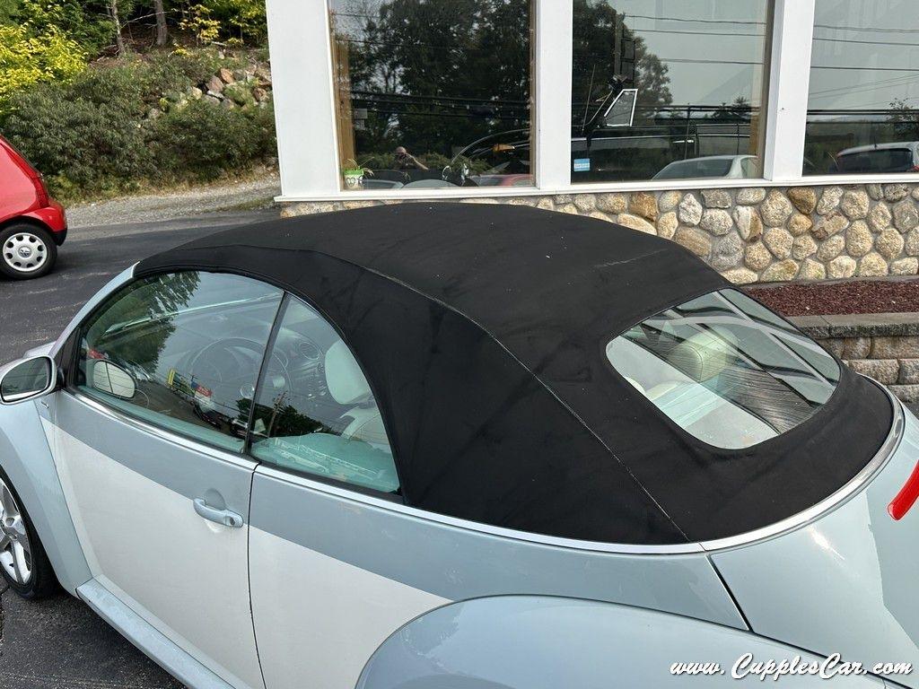 Volkswagen New Beetle  2010