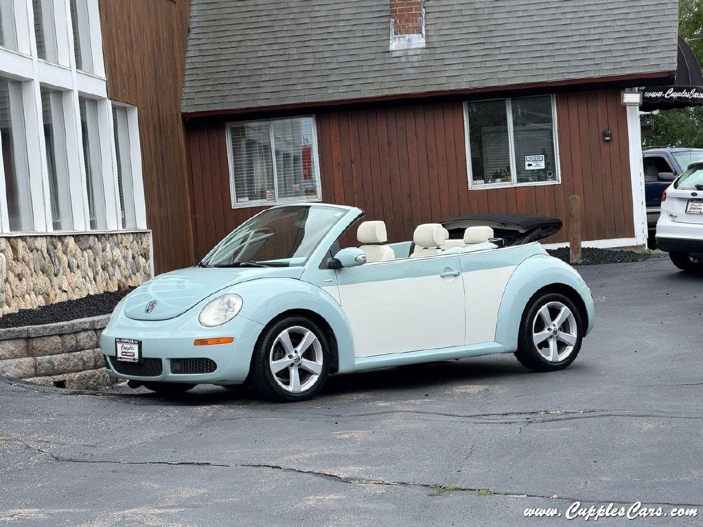 Volkswagen New Beetle  2010