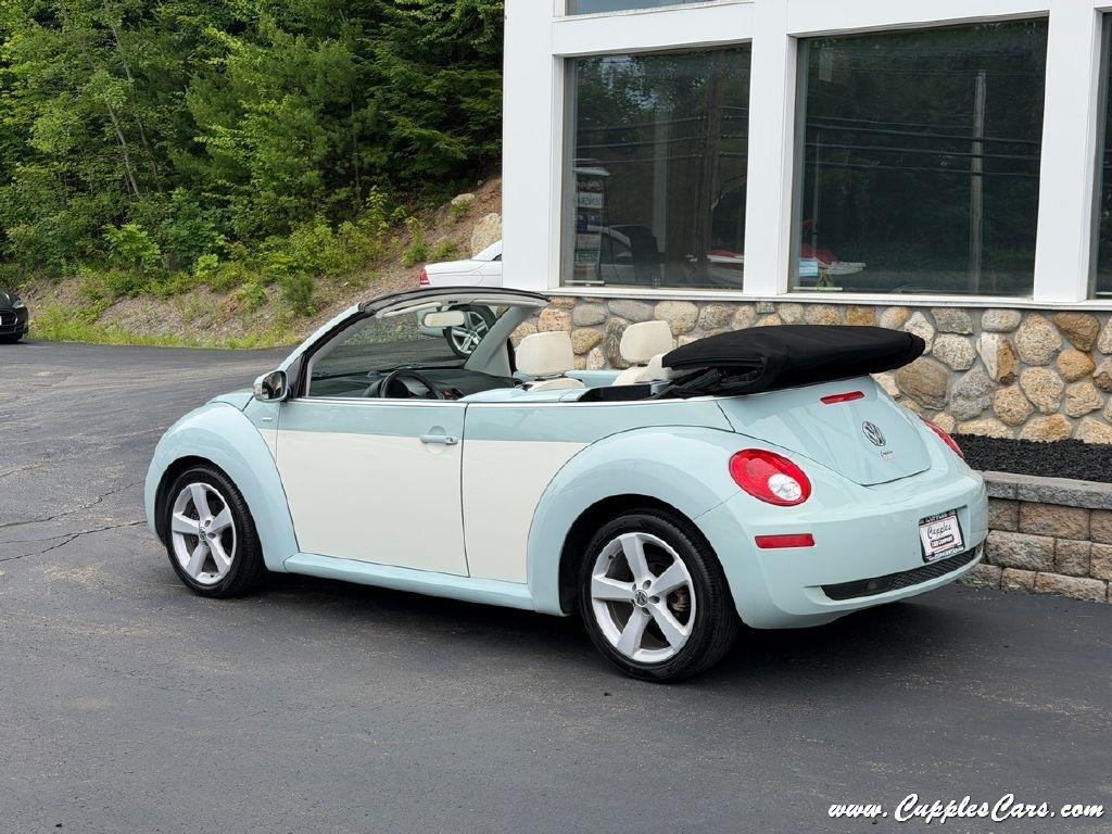Volkswagen New Beetle  2010