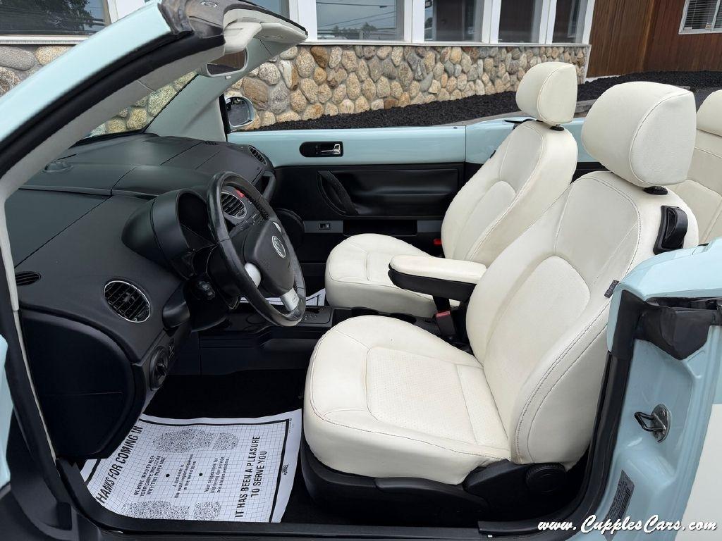 Volkswagen New Beetle  2010