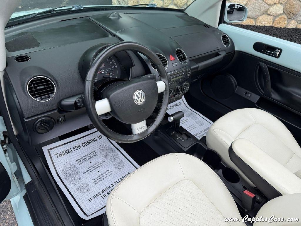Volkswagen New Beetle  2010