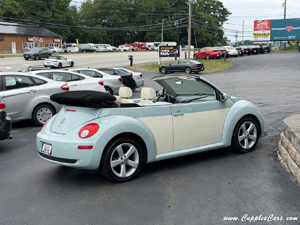 Volkswagen New Beetle  2010