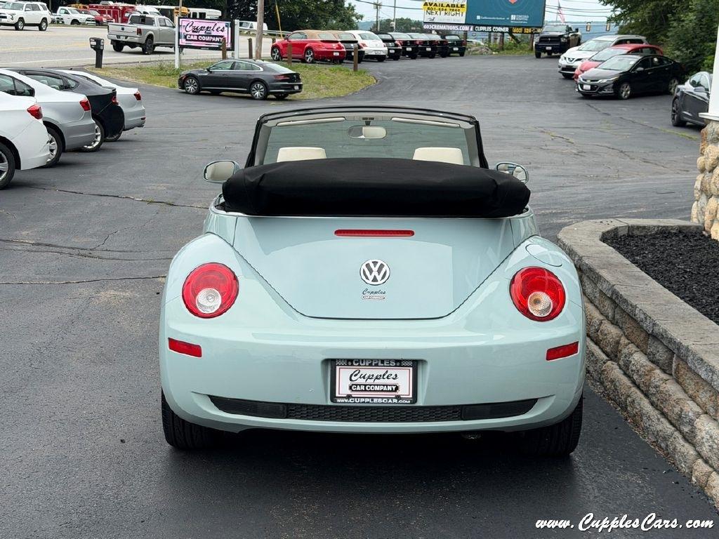Volkswagen New Beetle  2010