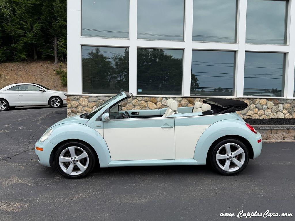 Volkswagen New Beetle  2010