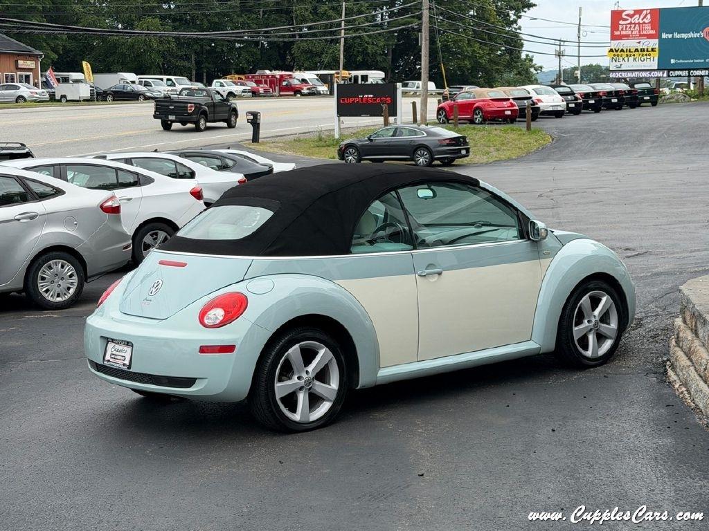 Volkswagen New Beetle  2010