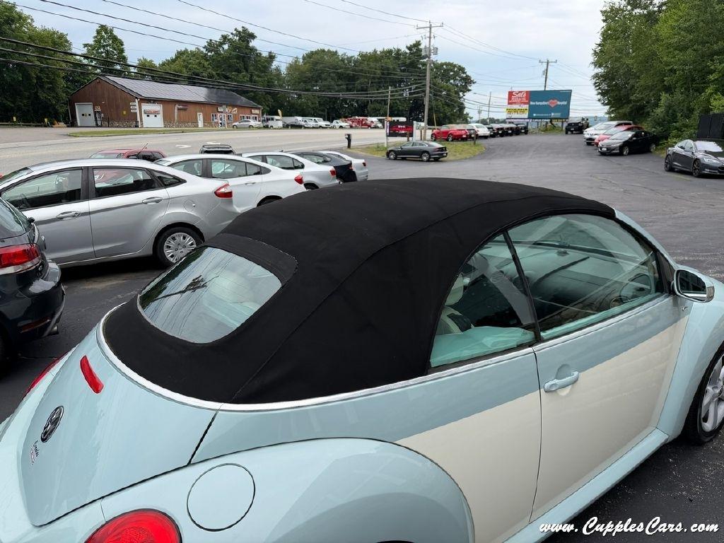 Volkswagen New Beetle  2010