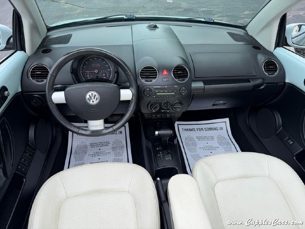 Volkswagen New Beetle  2010
