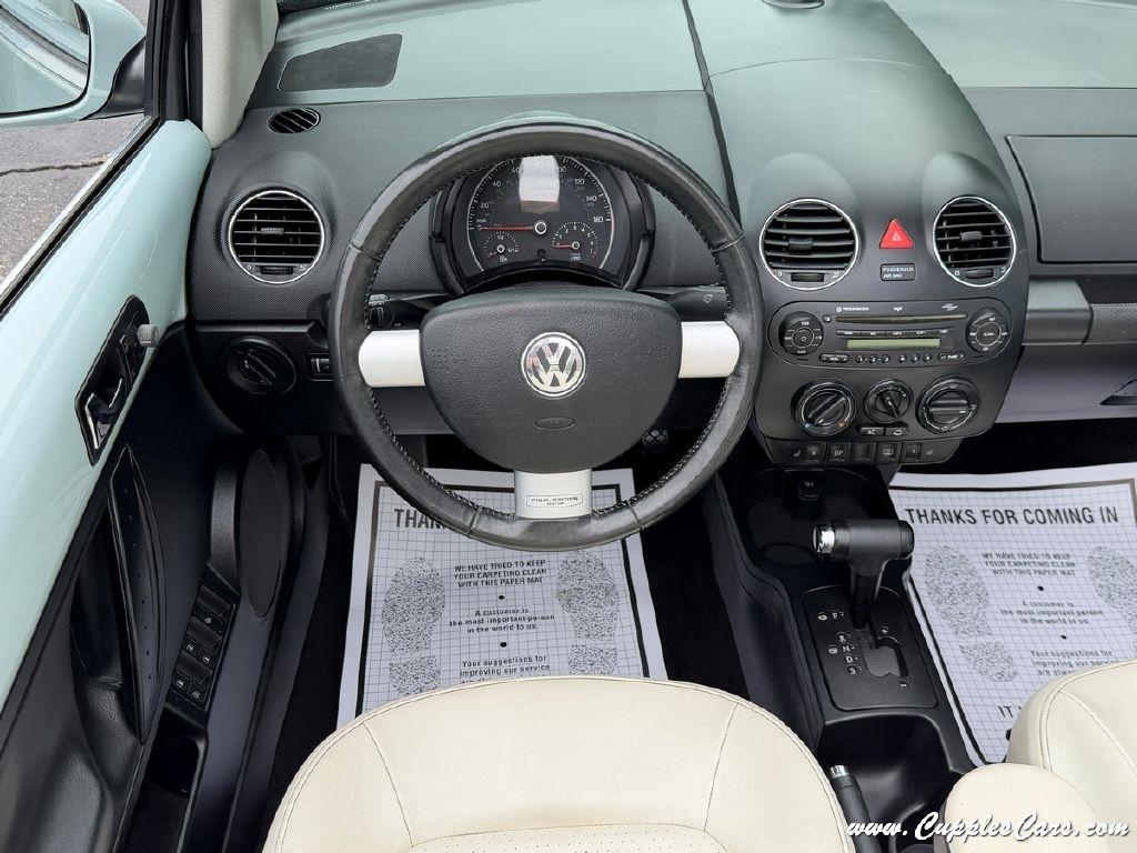 Volkswagen New Beetle  2010