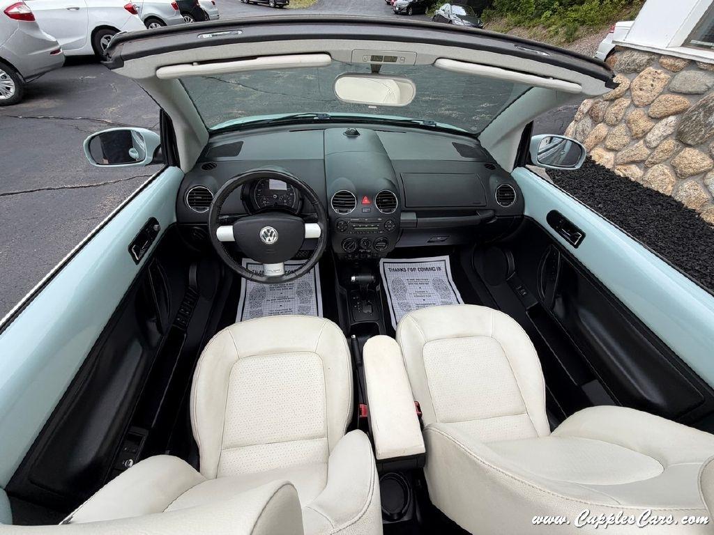 Volkswagen New Beetle  2010