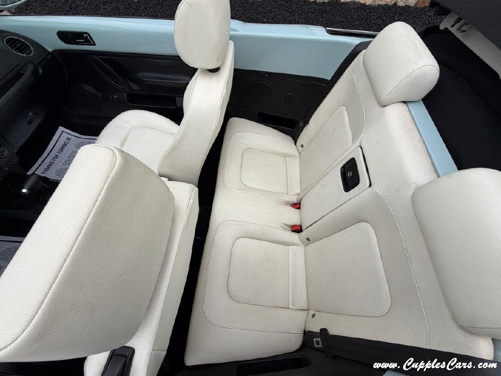 Volkswagen New Beetle  2010