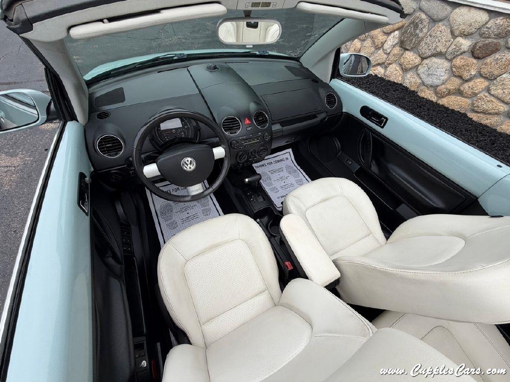 Volkswagen New Beetle  2010