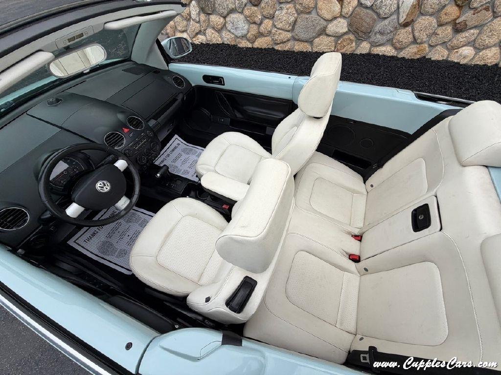 Volkswagen New Beetle  2010