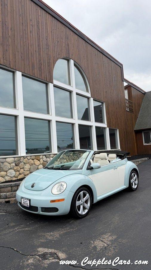 Volkswagen New Beetle  2010
