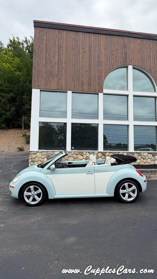 Volkswagen New Beetle  2010