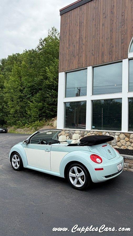Volkswagen New Beetle  2010