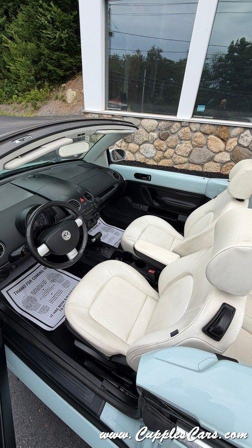 Volkswagen New Beetle  2010