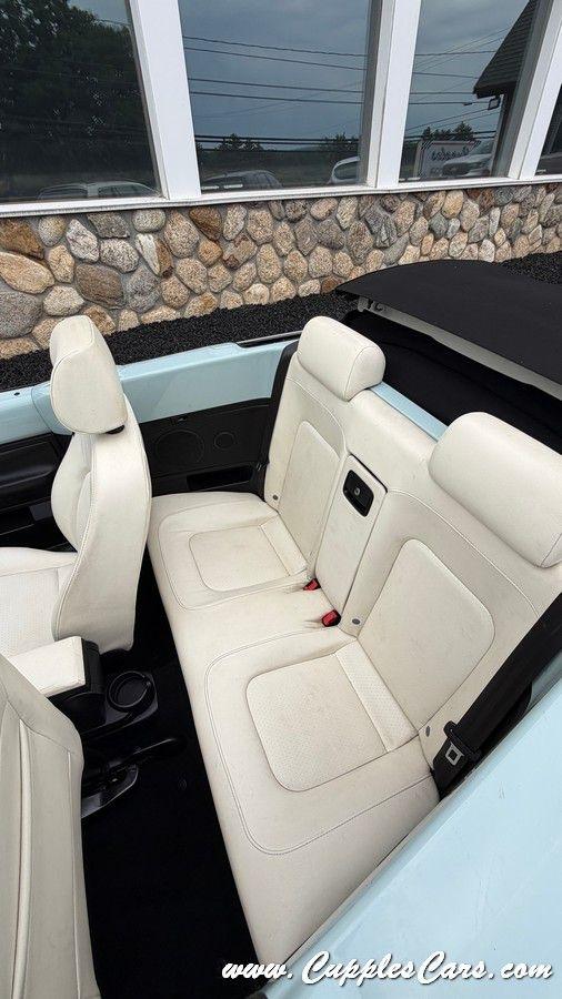 Volkswagen New Beetle  2010