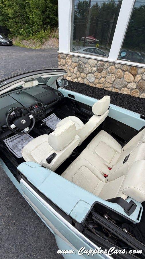 Volkswagen New Beetle  2010
