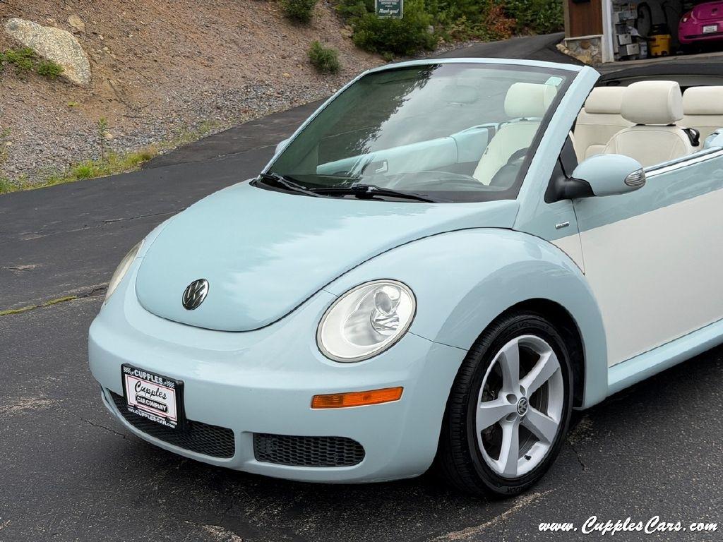 Volkswagen New Beetle  2010