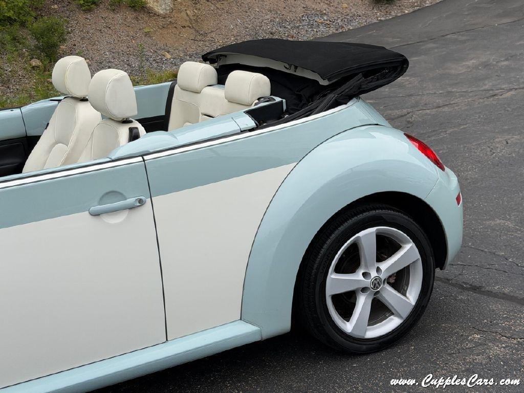 Volkswagen New Beetle  2010