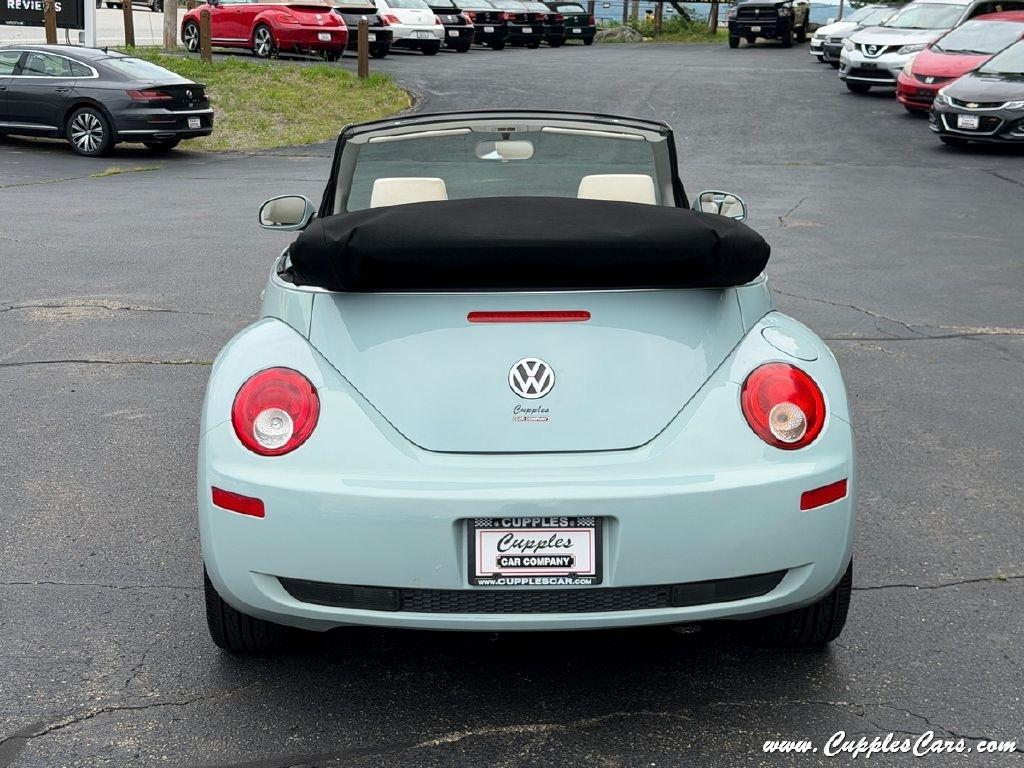 Volkswagen New Beetle  2010