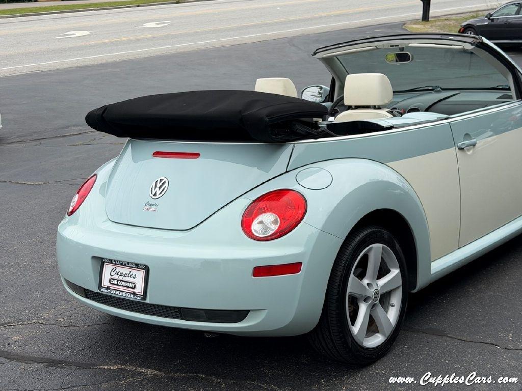 Volkswagen New Beetle  2010