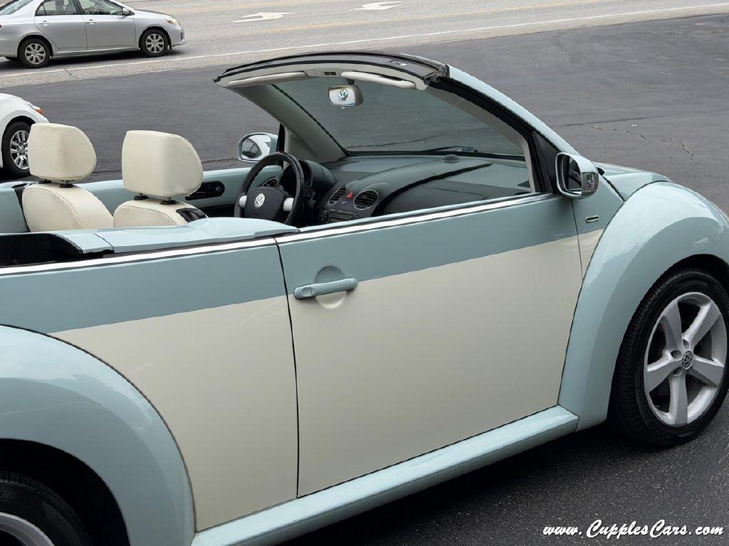 Volkswagen New Beetle  2010