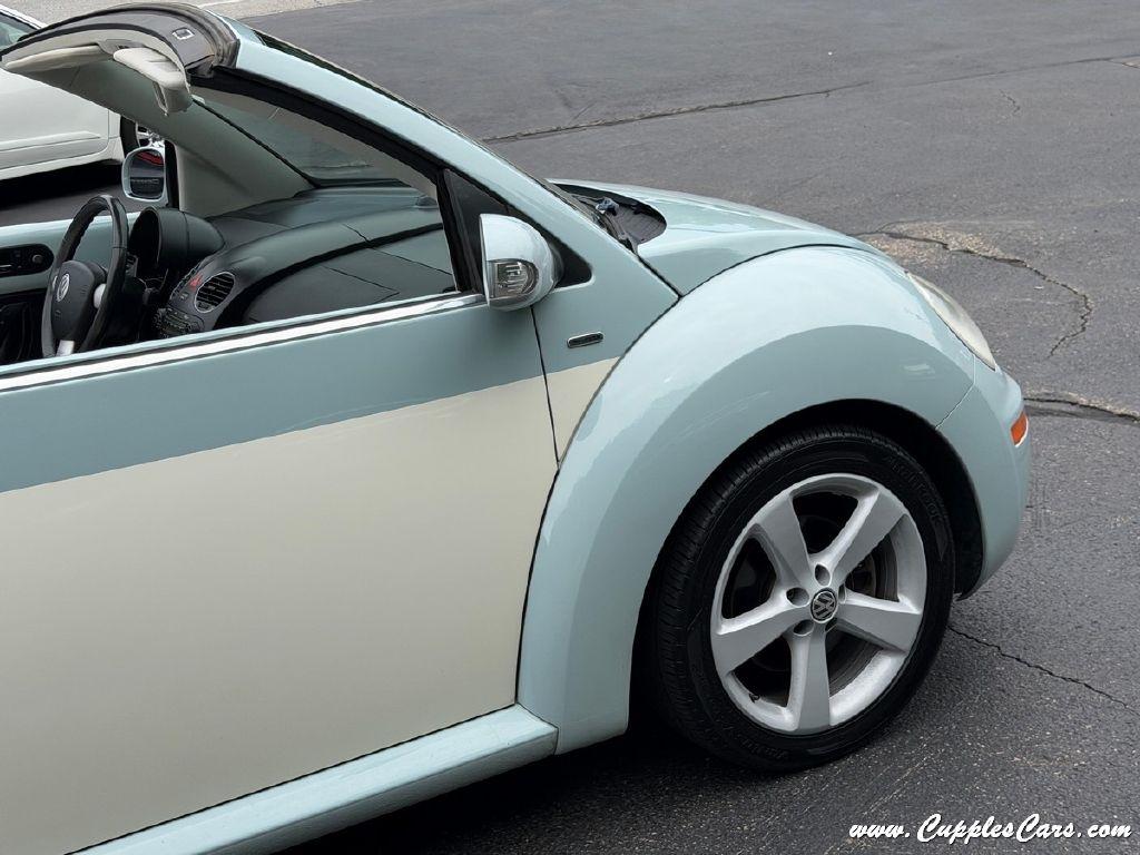 Volkswagen New Beetle  2010
