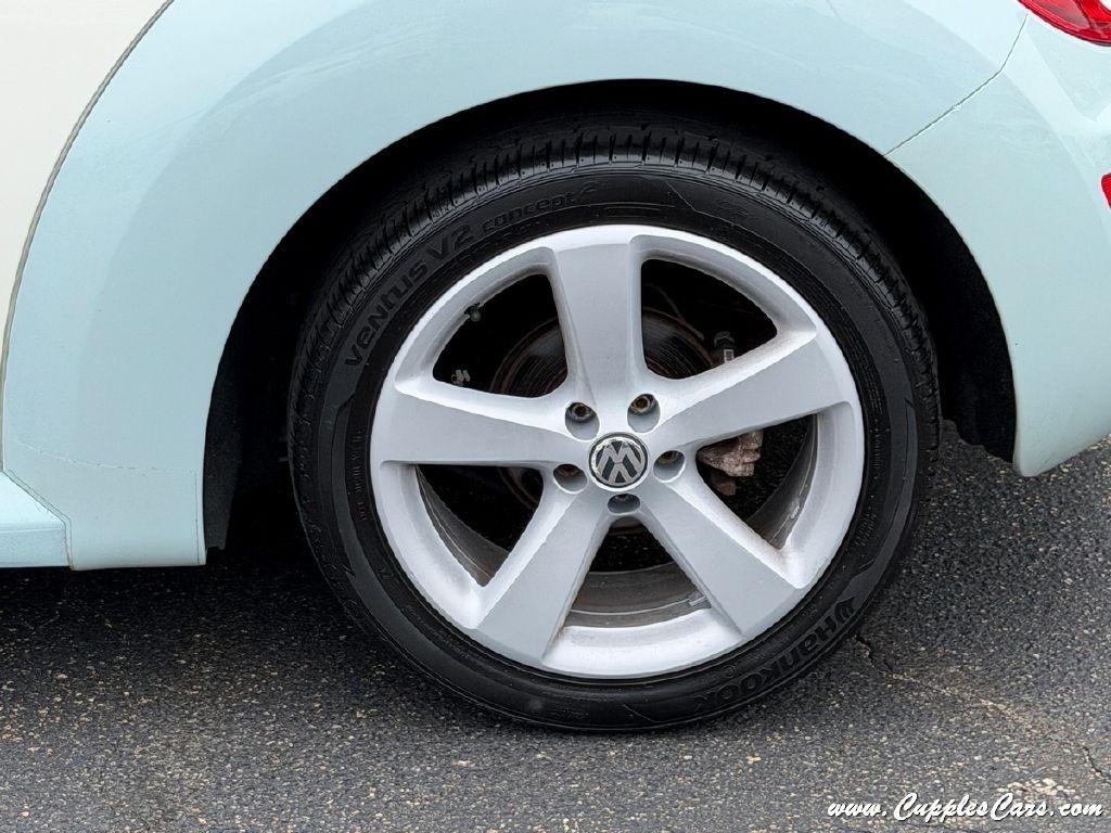Volkswagen New Beetle  2010