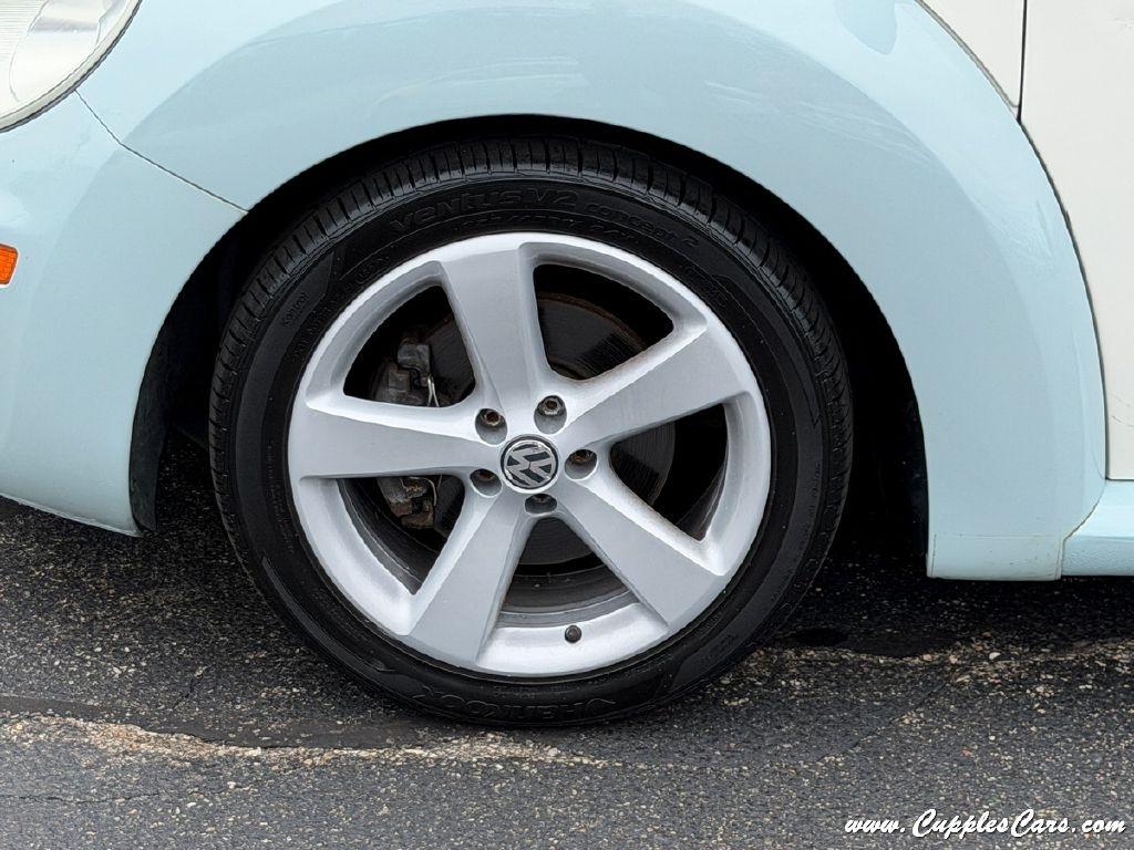 Volkswagen New Beetle  2010