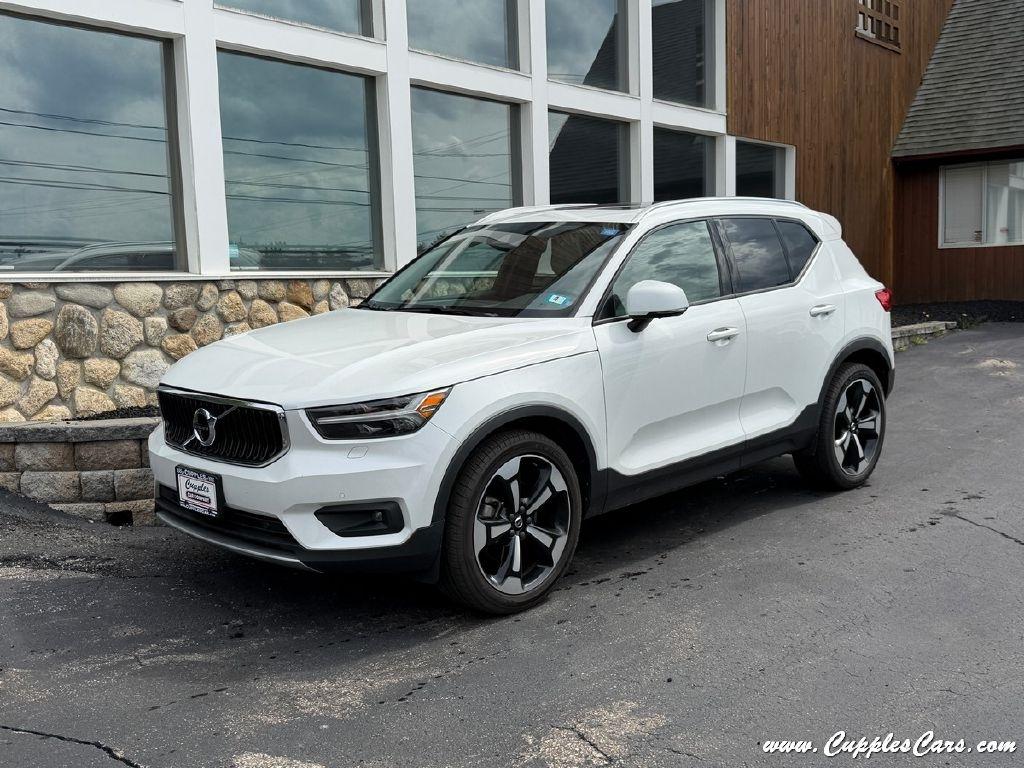 2022 Volvo XC40 T5 MOMENTUM