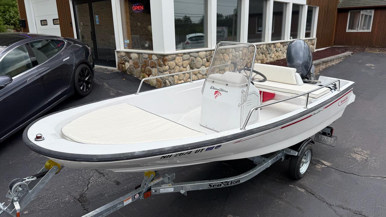 Boston Whaler Dauntless  1996