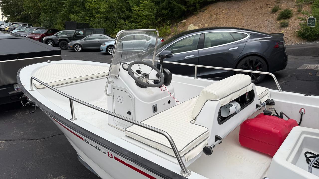 Boston Whaler Dauntless  1996