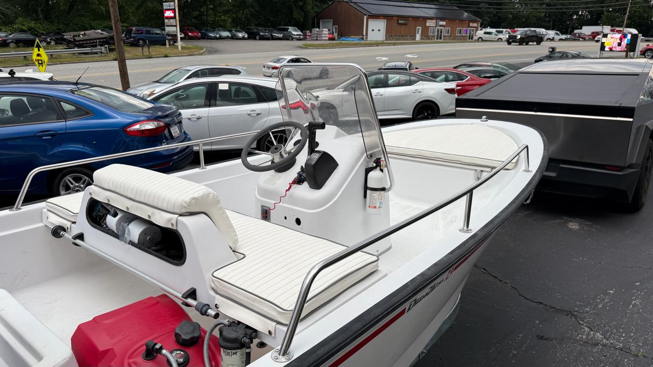 Boston Whaler Dauntless  1996