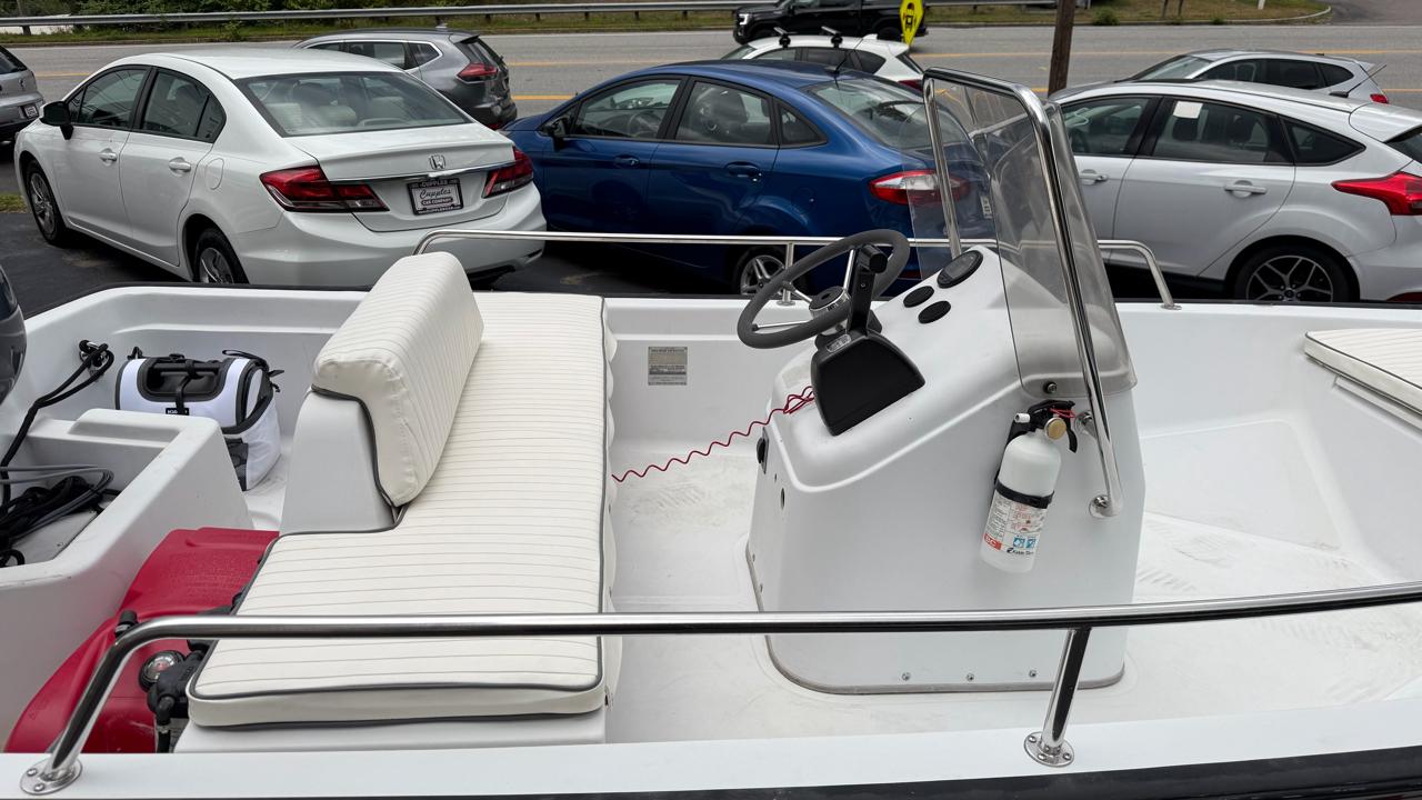 Boston Whaler Dauntless  1996