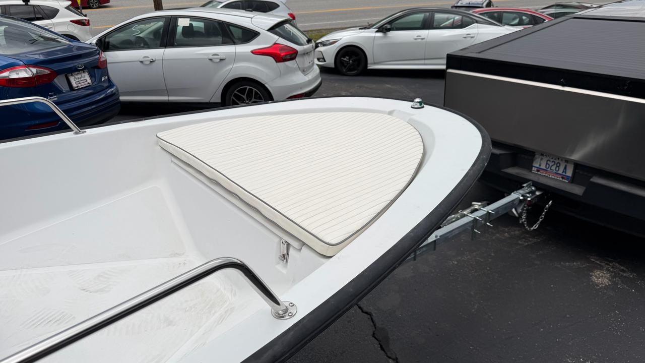 Boston Whaler Dauntless  1996